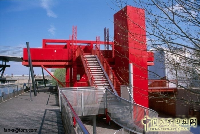 “瘋狂物”（“Folies）