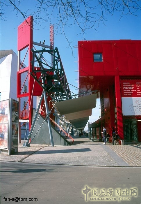 “瘋狂物”（“Folies）