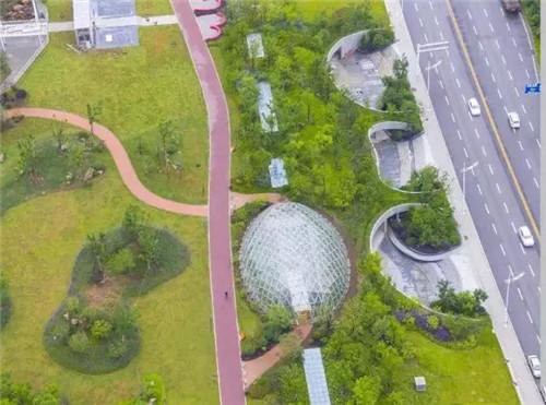 武漢最大江灘廣場(chǎng)的雨水花園