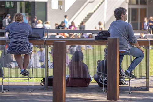 澳大利亞莫納什大學里充滿活力的開放空間