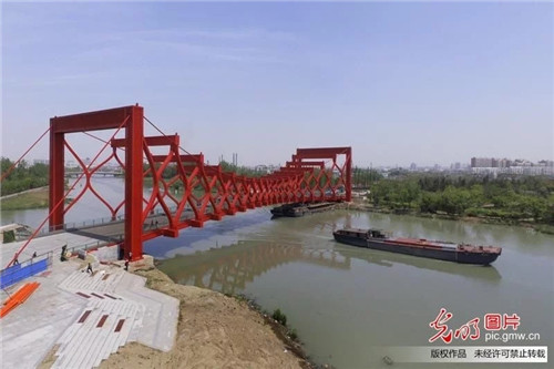 江蘇揚(yáng)州古運河畔“長”出生態(tài)公園