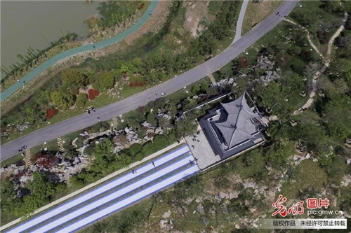 江蘇揚(yáng)州古運河畔“長”出生態(tài)公園