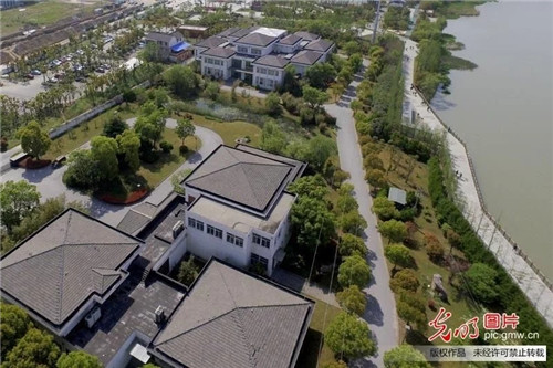 江蘇揚(yáng)州古運河畔“長”出生態(tài)公園