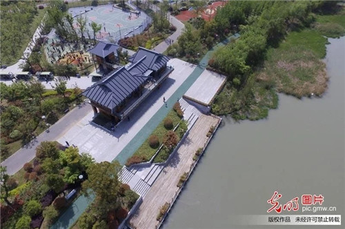 江蘇揚(yáng)州古運河畔“長”出生態(tài)公園