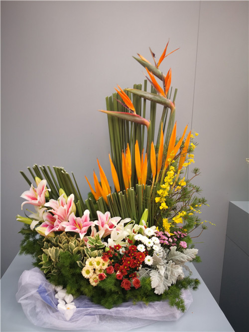 國內外花藝大師同臺獻藝 秦皇島舉辦國際插花藝術展