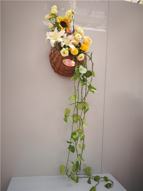 國內外花藝大師同臺獻藝 秦皇島舉辦國際插花藝術展