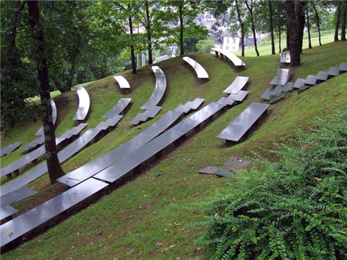 埃菲爾鐵塔周邊將改造為大花園,由哪位大師設計?