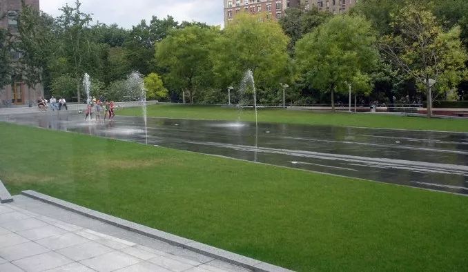 埃菲爾鐵塔周邊將改造為大花園,由哪位大師設計?