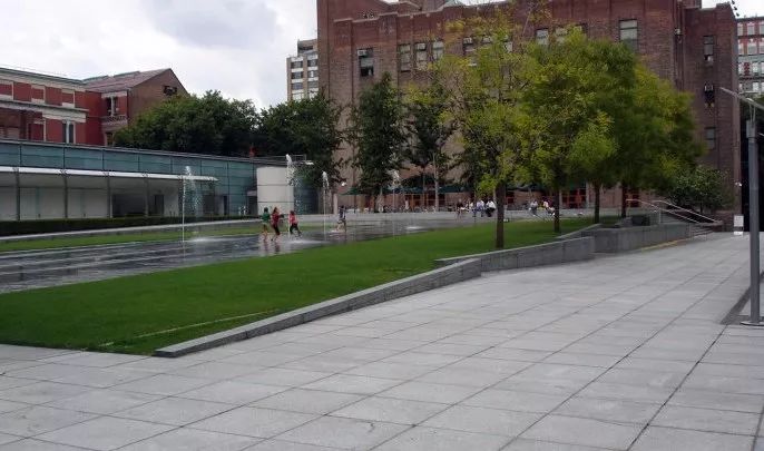 埃菲爾鐵塔周邊將改造為大花園,由哪位大師設計?