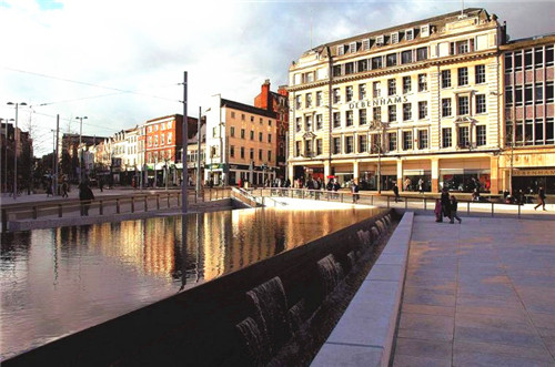 埃菲爾鐵塔周邊將改造為大花園,由哪位大師設計?