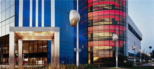 著名建筑大師西薩·佩里逝世