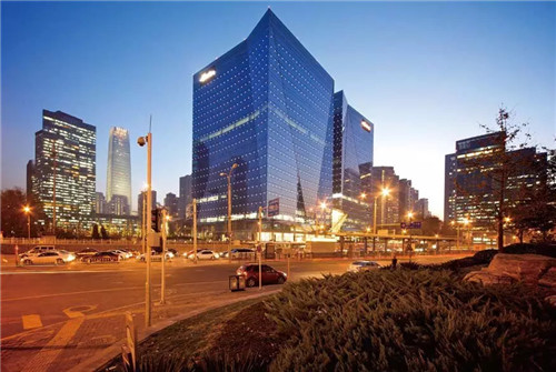 著名建筑大師西薩·佩里逝世