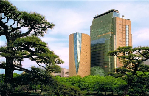 著名建筑大師西薩·佩里逝世