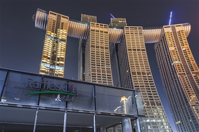 250米高空懸著國內首個橫向摩天樓