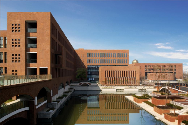 高裕江：中庸建構——現代建筑形態創新理論概述與實踐案例研析