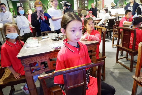 “石·尚北京 童心相約”——“走進(jìn)非遺看北京”非遺文化普及體驗(yàn)活動之“觀賞石的花樣年華”