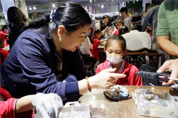 “石·尚北京 童心相約”——“走進(jìn)非遺看北京”非遺文化普及體驗(yàn)活動之“觀賞石的花樣年華”