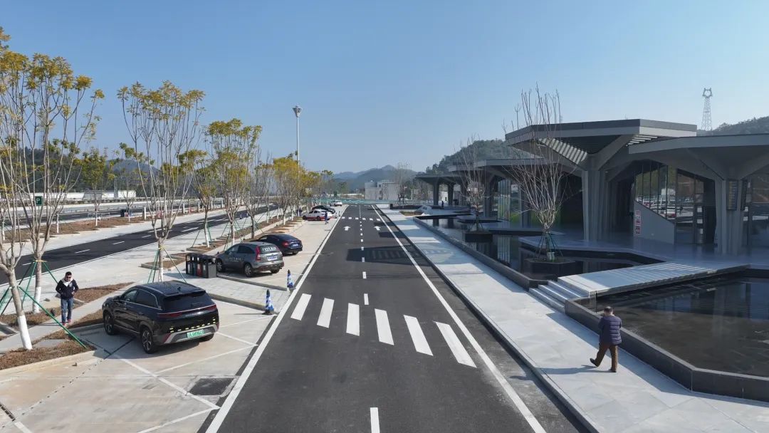 綠韻盛景與貼心服務——龍尋高速吉祥服務區