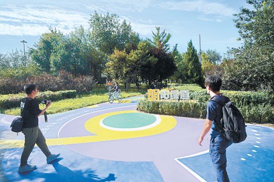 沿途串起5座公園 北京望京13公里環形綠道貫通