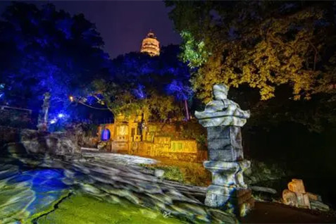 江蘇蘇州：夜游園林人氣旺