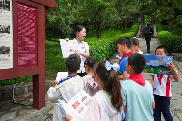 北京市屬公園暑期紅色游持續(xù)升溫