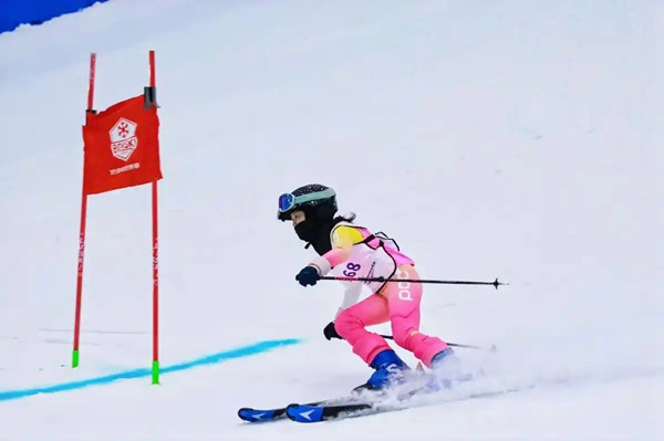 亞洲最大室內(nèi)滑雪地形公園亮相廣州